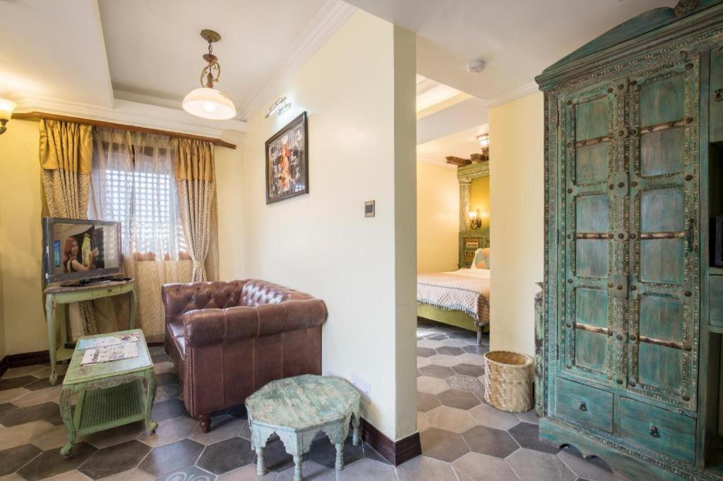 Heritage Hotel Suites And Spa Похара Екстериор снимка