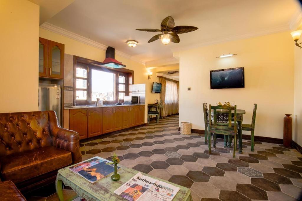 Heritage Hotel Suites And Spa Похара Екстериор снимка